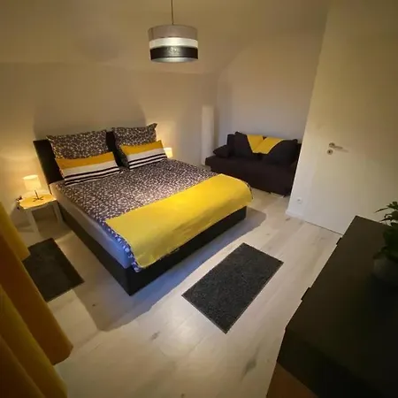 Eifel Apartman *